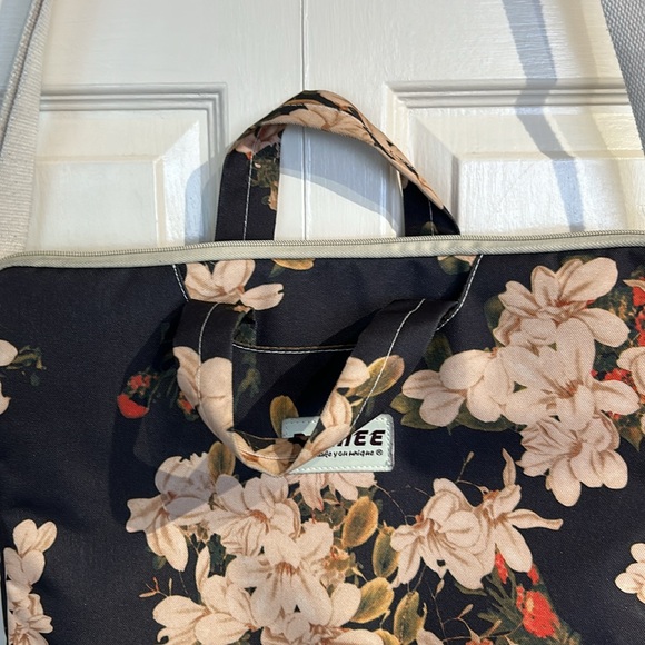 Dachee Laptop Bag Peonies with Dark Background - Picture 3 of 8